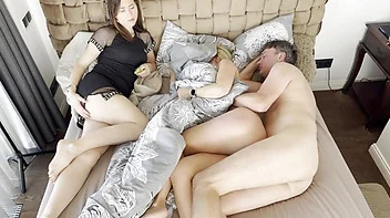 Chifruda essa puta vê seu marido foder outra buceta carnuda